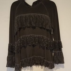 Blouse (S) tiered ruffles and lace